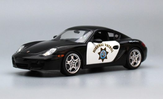 CaymanS_highway_2007_minichamps_9