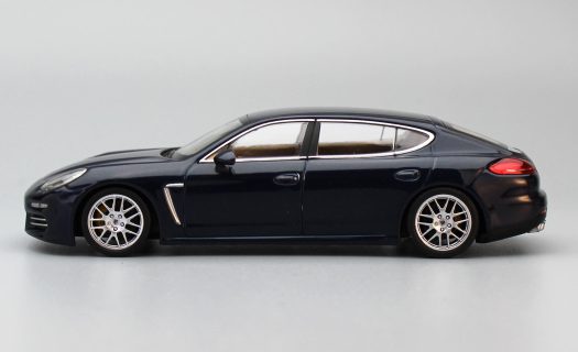 panamera4s_executive_minichamps_2